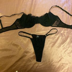 black lace lingerie set, brand new never worn
try on pic from website review:)